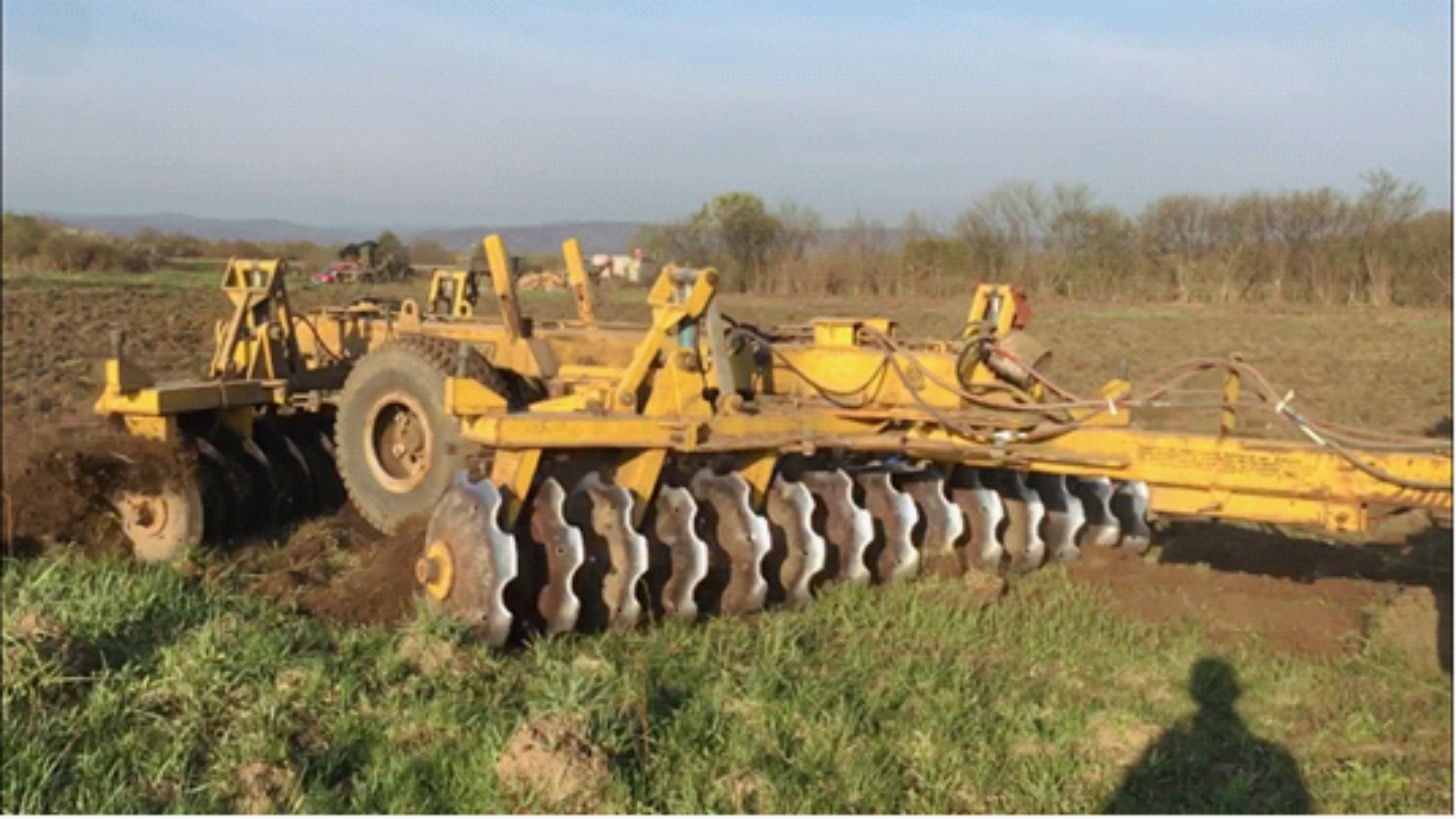 Розроблено норми продуктивності при дискуванні агрегатом John Deere 8335R + БПД-4,2